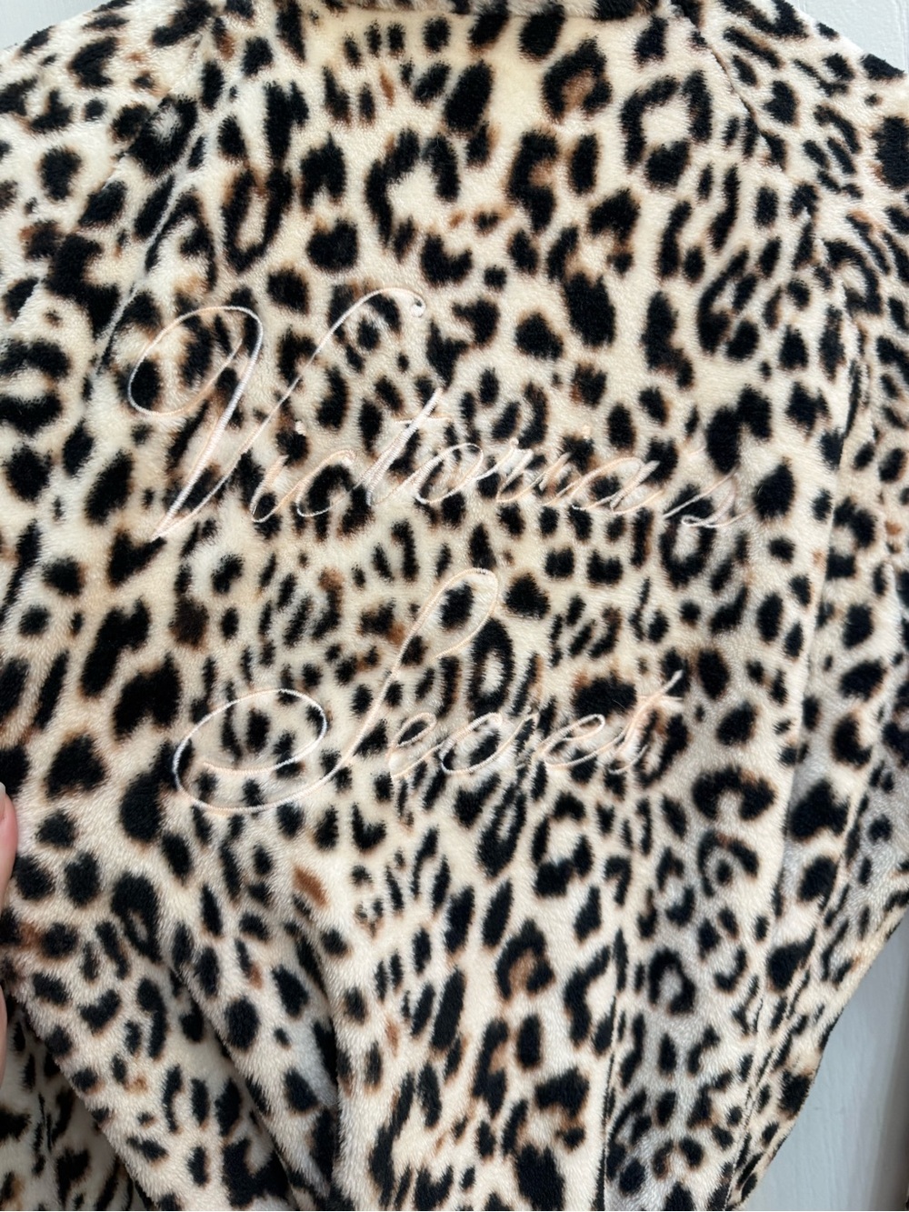 Victoria's Secret Plush Leopard-Print Robe - Cream & Black - Picture 2 of 4